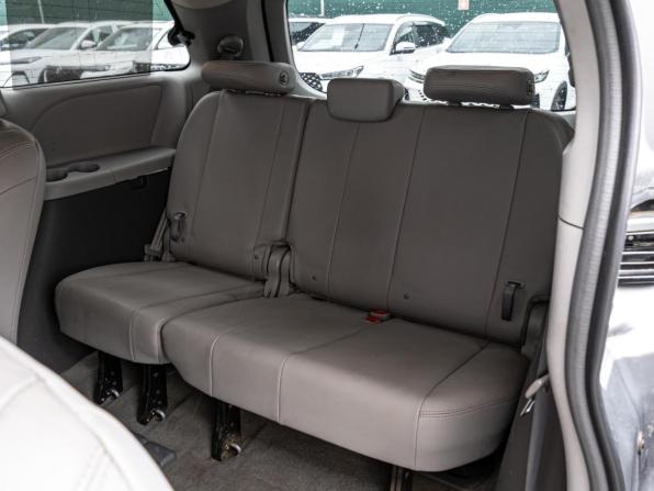 Toyota Sienna III Рестайлинг 2 с пробегом 2017 года, цена 3 170 000 рублей, 258172 км, минивэн, Автокод Объявления