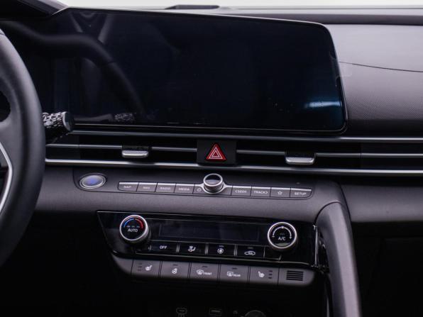 Hyundai Elantra VII (CN7) Рестайлинг с пробегом 2023 года, цена 2 340 000 рублей, 8500 км, седан, Автокод Объявления