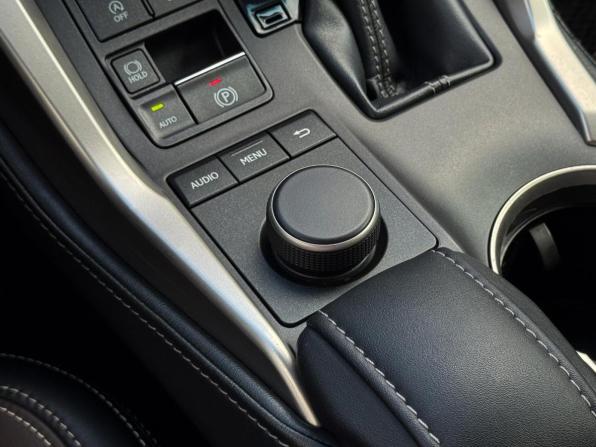 Lexus NX I с пробегом 2015 года, цена 2 449 000 рублей, 282823 км, внедорожник, Автокод Объявления