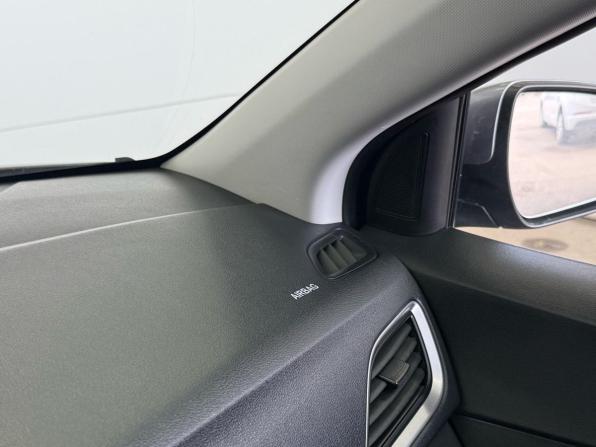 Hyundai Solaris II с пробегом 2018 года, цена 1 299 000 рублей, 176000 км, седан, Автокод Объявления