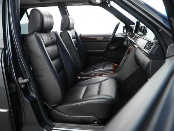 Mercedes-Benz E-Класс I (W124) с пробегом 1993 года, цена 5 350 000 рублей, 30276 км, седан, Автокод Объявления