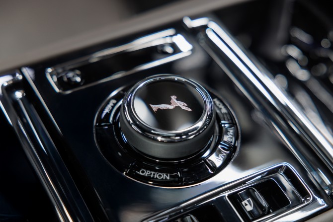 Новый Rolls-Royce Spectre 2023 года, цена 76 900 000 рублей, купе, Автокод Объявления