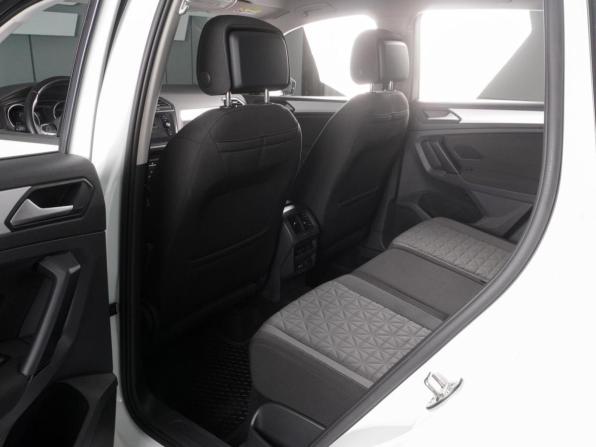 Volkswagen Tiguan II Рестайлинг с пробегом 2021 года, цена 3 086 000 рублей, 45557 км, внедорожник, Автокод Объявления
