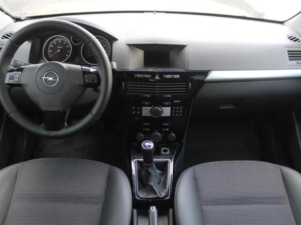 Opel Astra H Рестайлинг с пробегом 2012 года, цена 600 000 рублей, 163232 км, седан, Автокод Объявления