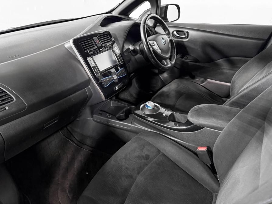 Nissan Leaf I (ZE0/AZE0) Санкт-Петербург  - изображение 9
