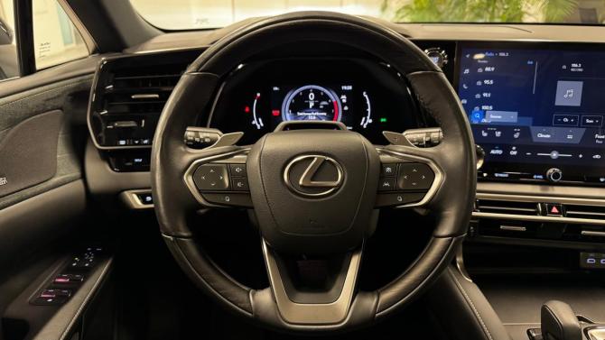 Lexus RX V с пробегом 2023 года, цена 7 500 000 рублей, 64871 км, внедорожник, Автокод Объявления