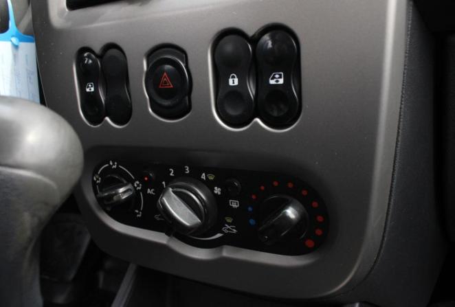 Renault Logan I Рестайлинг с пробегом 2015 года, цена 690 000 рублей, 195169 км, седан, Автокод Объявления