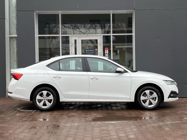 Skoda Octavia IV (A8) с пробегом 2021 года, цена 2 365 000 рублей, 78775 км, лифтбек, Автокод Объявления