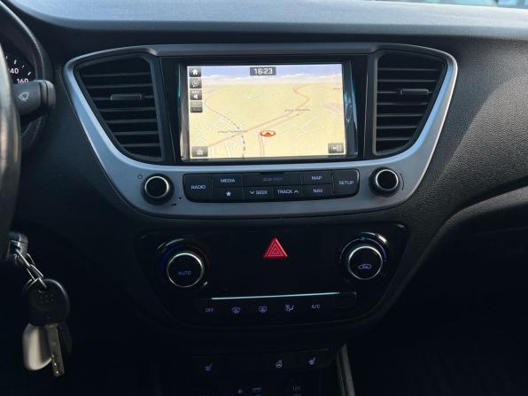 Hyundai Solaris II с пробегом 2018 года, цена 1 379 000 рублей, 125355 км, седан, Автокод Объявления