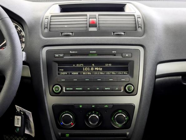 Skoda Octavia II (A5) Рестайлинг с пробегом 2011 года, цена 1 160 000 рублей, 107050 км, лифтбек, Автокод Объявления
