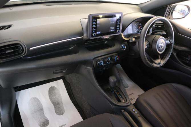 Toyota Yaris IV с пробегом 2021 года, цена 1 139 000 рублей, 115000 км, хэтчбек, Автокод Объявления