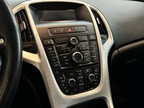 Opel Astra J Рестайлинг с пробегом 2013 года, цена 900 000 рублей, 135049 км, хэтчбек, Автокод Объявления