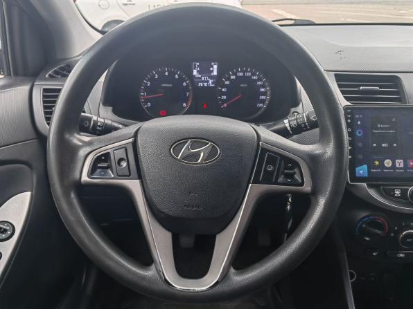 Hyundai Solaris I Рестайлинг с пробегом 2015 года, цена 590 000 рублей, 267073 км, седан, Автокод Объявления