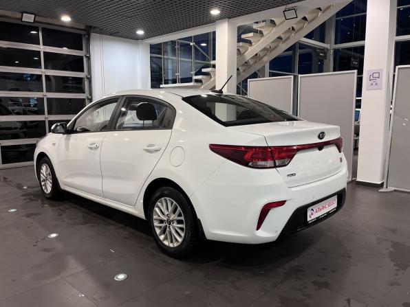 Kia Rio IV с пробегом 2018 года, цена 1 380 000 рублей, 100106 км, седан, Автокод Объявления