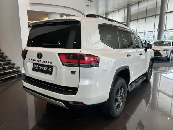 Toyota Land Cruiser 300 Series с пробегом 2022 года, цена 10 979 000 рублей, 51016 км, внедорожник, Автокод Объявления