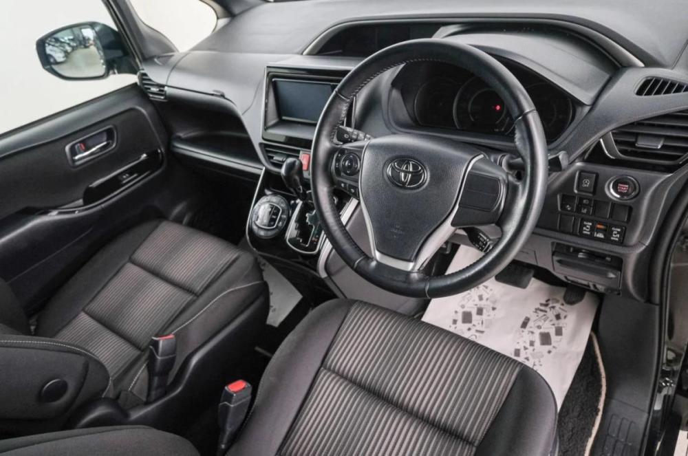 Toyota Voxy III (R80) Рестайлинг Красноярск  - изображение 9