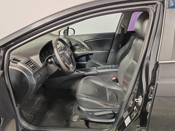 Toyota Avensis III с пробегом 2011 года, цена 1 035 000 рублей, 175542 км, седан, Автокод Объявления