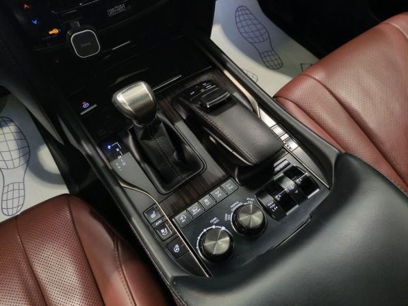 Lexus LX III Рестайлинг 2 с пробегом 2019 года, цена 6 299 000 рублей, 308957 км, внедорожник, Автокод Объявления