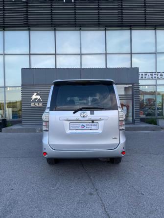 Toyota Voxy II (R70) с пробегом 2010 года, цена 1 250 000 рублей, 350000 км, минивэн, Автокод Объявления