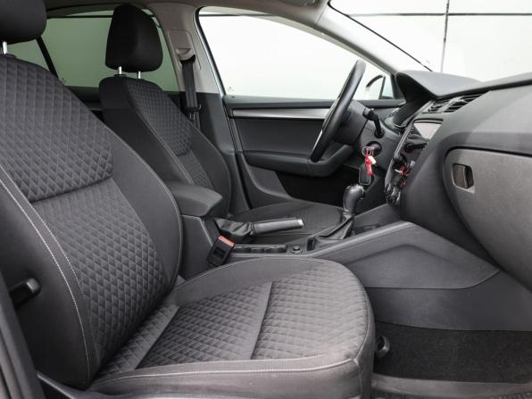 Skoda Octavia III (A7) Рестайлинг с пробегом 2017 года, цена 2 149 000 рублей, 78233 км, лифтбек, Автокод Объявления