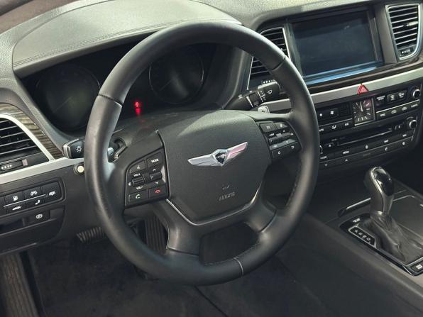 Hyundai Genesis II с пробегом 2014 года, цена 1 720 000 рублей, 202483 км, седан, Автокод Объявления