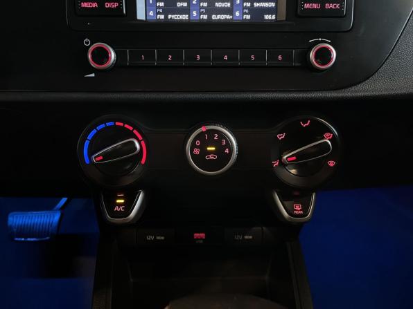 Kia Rio IV Рестайлинг с пробегом 2021 года, цена 1 395 000 рублей, 135838 км, хэтчбек, Автокод Объявления