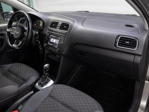 Volkswagen Polo V Рестайлинг с пробегом 2018 года, цена 1 090 000 рублей, 128131 км, седан, Автокод Объявления