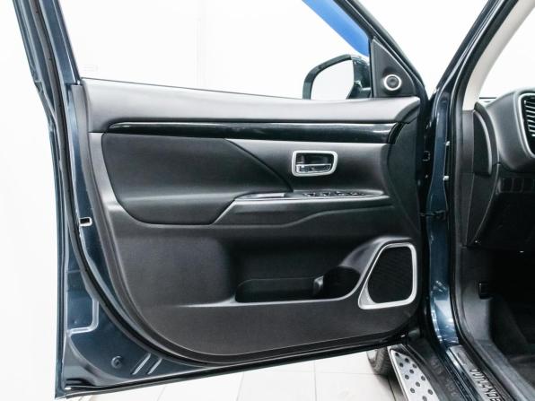 Mitsubishi Outlander III Рестайлинг 3 с пробегом 2019 года, цена 2 199 000 рублей, 99070 км, внедорожник, Автокод Объявления
