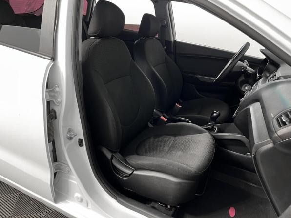 Kia Rio III Рестайлинг с пробегом 2017 года, цена 929 900 рублей, 178621 км, хэтчбек, Автокод Объявления