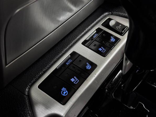 Toyota Land Cruiser 200 Series Рестайлинг 2 с пробегом 2018 года, цена 8 099 000 рублей, 215460 км, внедорожник, Автокод Объявления