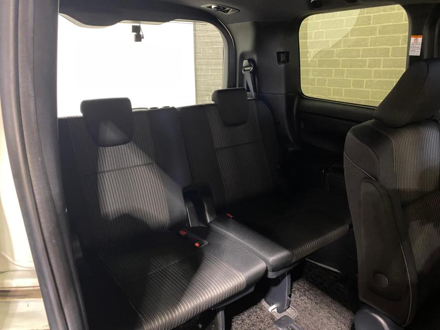 Toyota Voxy III (R80) Рестайлинг Челябинск  - изображение 12