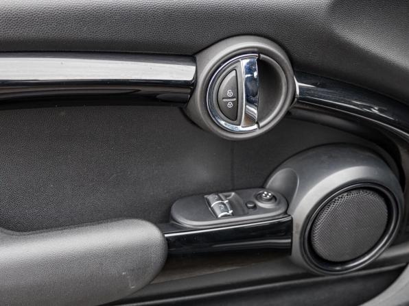 Mini Hatch III (F55/F56) Рестайлинг с пробегом 2019 года, цена 1 897 280 рублей, 105400 км, хэтчбек, Автокод Объявления