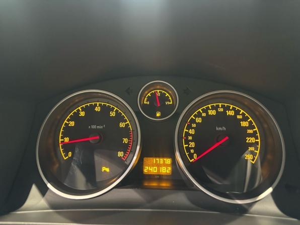Opel Zafira B Рестайлинг с пробегом 2012 года, цена 620 000 рублей, 240080 км, компактвэн, Автокод Объявления