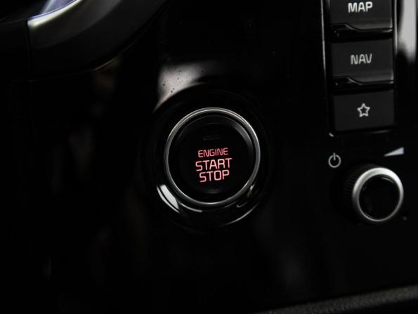 Kia Rio IV Рестайлинг с пробегом 2021 года, цена 1 799 777 рублей, 55000 км, хэтчбек, Автокод Объявления
