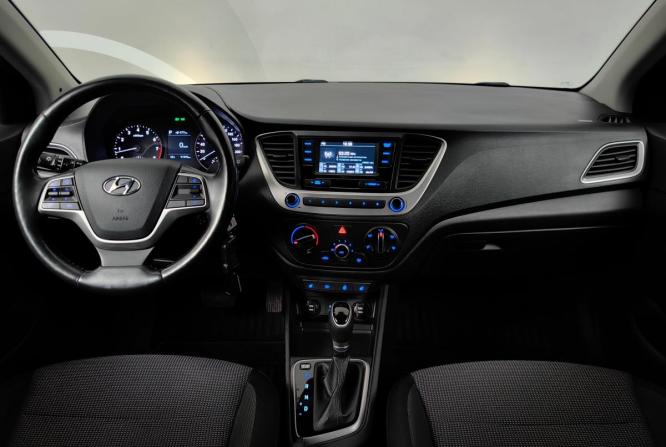 Hyundai Solaris II с пробегом 2018 года, цена 1 355 000 рублей, 91998 км, седан, Автокод Объявления