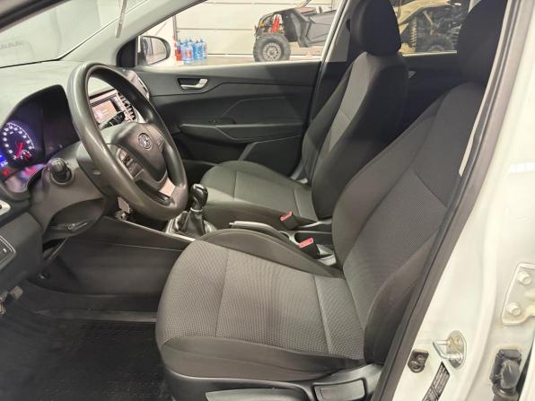 Hyundai Solaris II с пробегом 2018 года, цена 1 047 000 рублей, 99114 км, седан, Автокод Объявления
