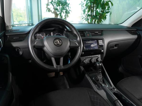 Skoda Octavia III (A7) Рестайлинг с пробегом 2019 года, цена 1 228 000 рублей, 208018 км, лифтбек, Автокод Объявления