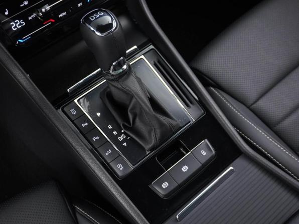 Skoda Superb III Рестайлинг с пробегом 2024 года, цена 3 033 444 рубля, 55026 км, лифтбек, Автокод Объявления