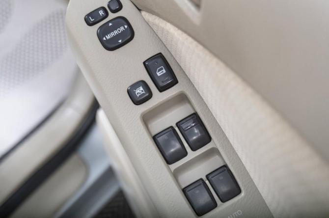 Toyota ISis I Рестайлинг с пробегом 2013 года, цена 1 279 000 рублей, 105000 км, компактвэн, Автокод Объявления