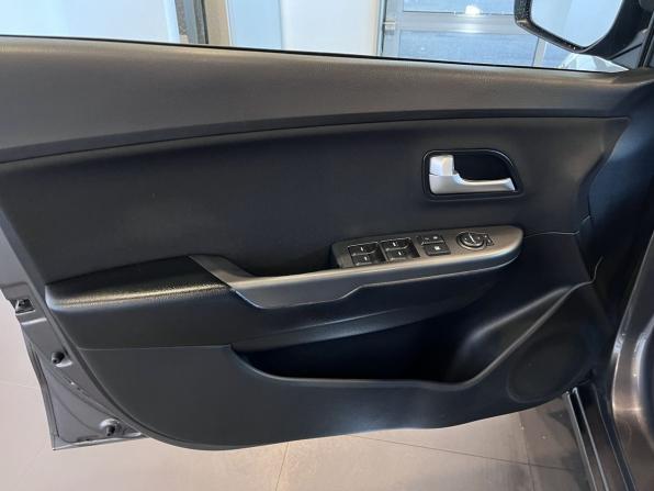 Kia Rio III Рестайлинг с пробегом 2017 года, цена 1 145 000 рублей, 102642 км, седан, Автокод Объявления
