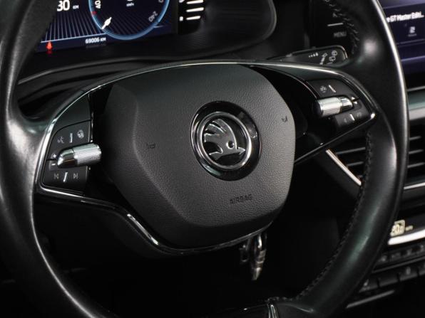 Skoda Rapid II с пробегом 2022 года, цена 1 799 000 рублей, 69006 км, лифтбек, Автокод Объявления
