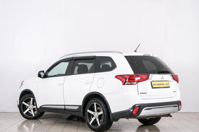 Mitsubishi Outlander III Рестайлинг 2 с пробегом 2015 года, цена 1 999 000 рублей, 286000 км, внедорожник, Автокод Объявления
