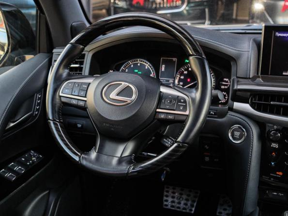 Lexus LX III Рестайлинг 2 с пробегом 2018 года, цена 9 810 000 рублей, 35821 км, внедорожник, Автокод Объявления