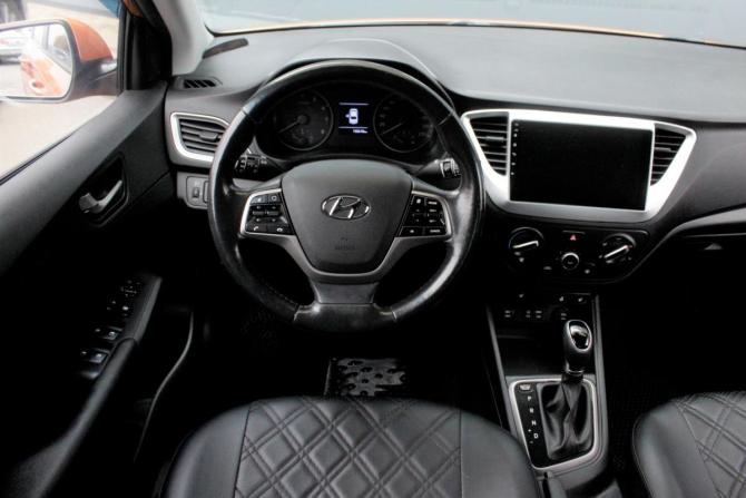 Hyundai Solaris II с пробегом 2017 года, цена 1 310 000 рублей, 132610 км, седан, Автокод Объявления