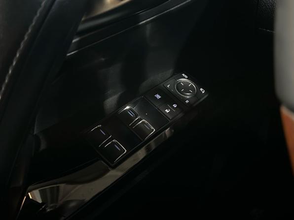 Lexus LX III Рестайлинг 2 с пробегом 2015 года, цена 6 499 900 рублей, 173434 км, внедорожник, Автокод Объявления