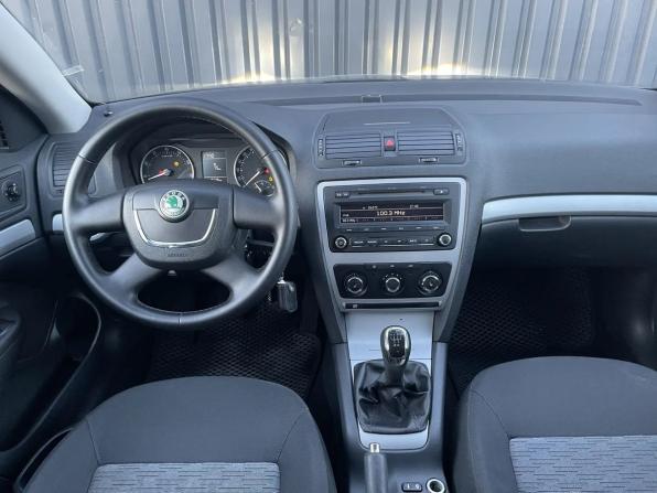 Skoda Octavia II (A5) Рестайлинг с пробегом 2013 года, цена 645 000 рублей, 322282 км, лифтбек, Автокод Объявления