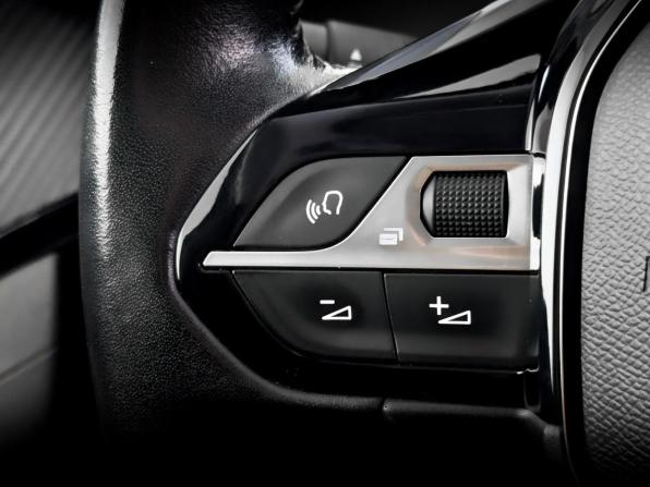 Peugeot 2008 II с пробегом 2021 года, цена 1 770 000 рублей, 118589 км, внедорожник, Автокод Объявления