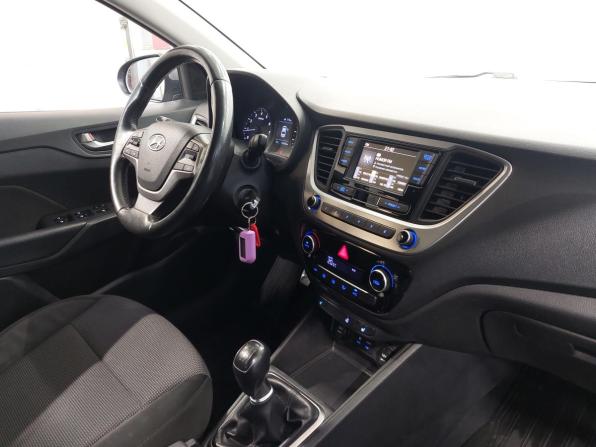 Hyundai Solaris II с пробегом 2018 года, цена 1 070 000 рублей, 124400 км, седан, Автокод Объявления