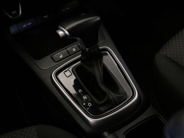 Kia Rio IV Рестайлинг с пробегом 2021 года, цена 1 345 000 рублей, 84484 км, седан, Автокод Объявления
