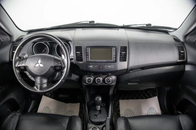 Mitsubishi Outlander II Рестайлинг с пробегом 2010 года, цена 1 099 000 рублей, 261530 км, внедорожник, Автокод Объявления